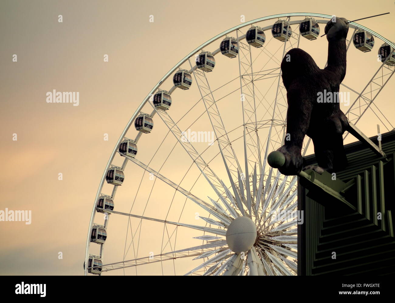 King Kong-Statue und Riesenrad in Niagarafälle Stockfoto