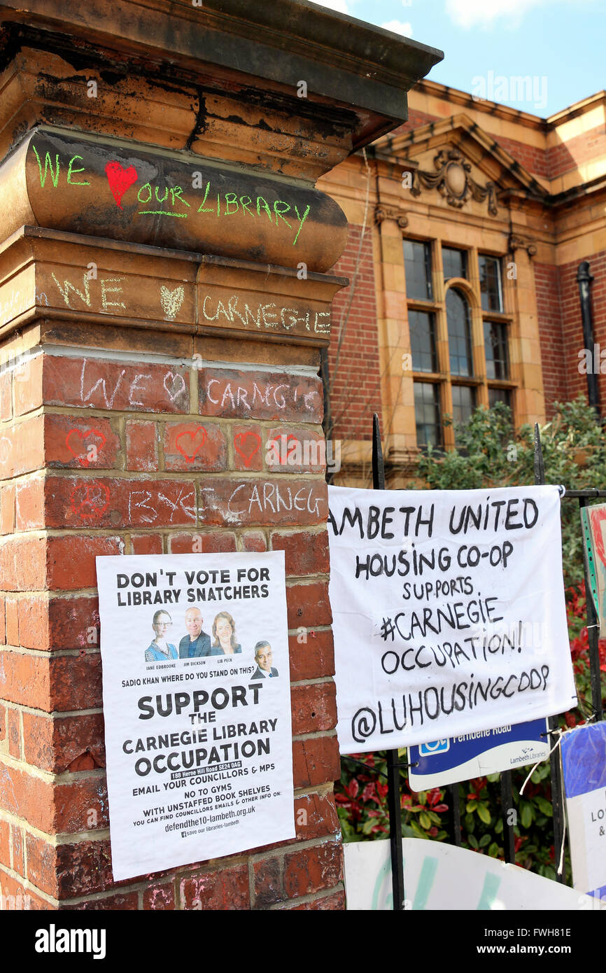 Carnegie-Bibliothek in Herne Hill, Süd-London, UK. 5. April 2016. Eine friedliche Besetzung von der lokalen Bevölkerung gegen die Schließung der Bibliothek in Lambeth. Stockfoto