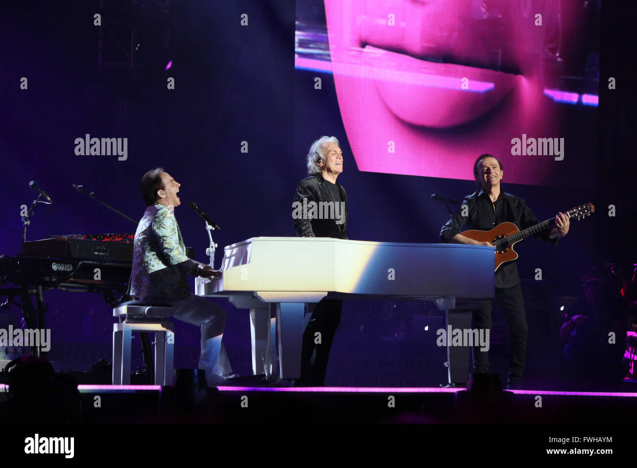 Mailand, Italien. 11. Juni 2016. Riccardo Fogli, Dodi Battaglia und Roby Facchinetti spielen zusammen auf der Bühne, während des Konzerts Pooh - Reunion-Tour. Bildnachweis: Luca Quadrio/Alamy Live-Nachrichten. Stockfoto