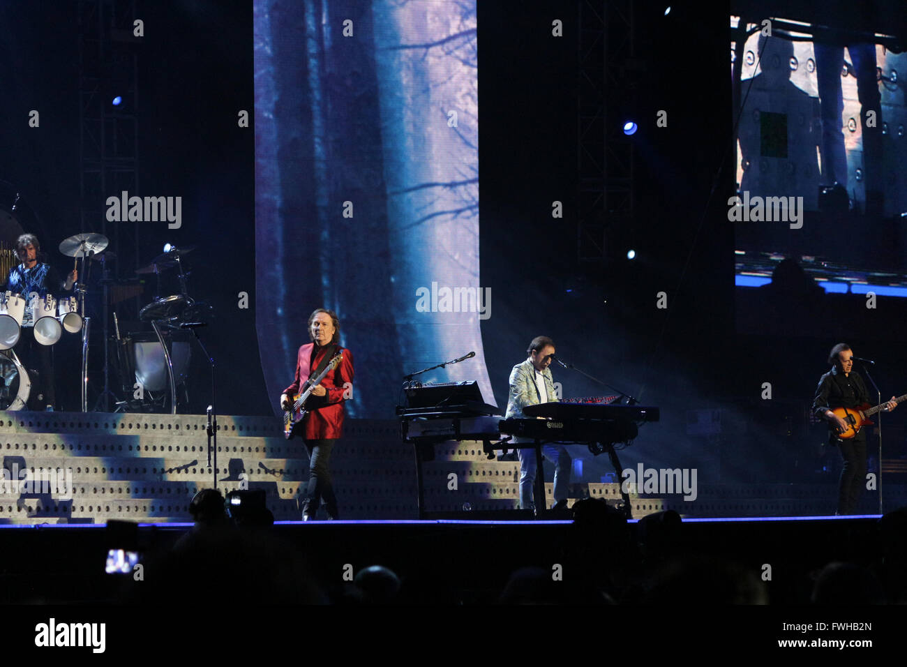 Mailand, Italien. 11. Juni 2016. Italienische Rockband Pooh auf der Bühne in Mailand. Bildnachweis: Luca Quadrio/Alamy Live-Nachrichten. Stockfoto