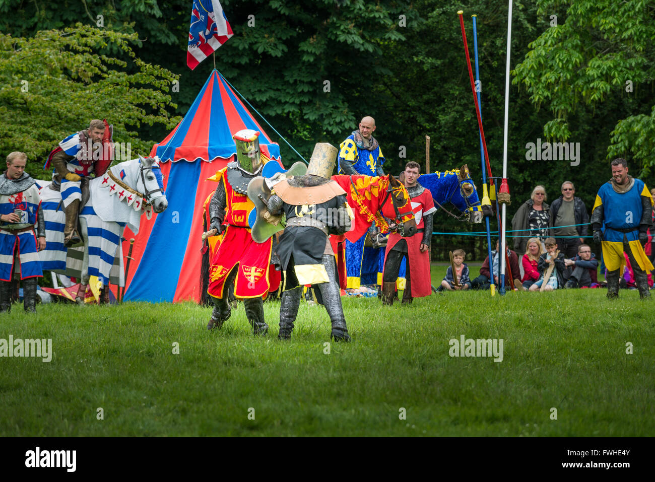 Rockingham, UK. 12. Juni 2016. Zweikampf anzuzeigen, Vorbereitung für das Turnier Event in Rockingham Castle auf Sonntag, 12. Juni 2016. Bildnachweis: Vermischtes/Alamy Live News Stockfoto