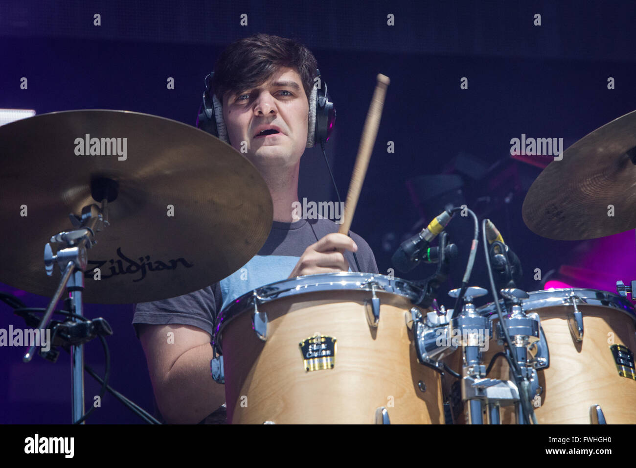 Mailand Italien. 12. Juni 2016. Die ukrainischen geborene Engländer pop Musik Gruppe BLOOM Zwillinge führt live auf der Bühne in Assago Sommerarena Eröffnungsshow von Duran Duran Credit: Rodolfo weitertransferiert/Alamy Live News Stockfoto