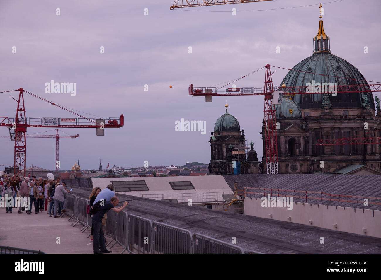 Tag der offenen Baustelle, die Werke-Kurs zu besuchen. Humboldt-Forum. Daches Ansichten. Stockfoto