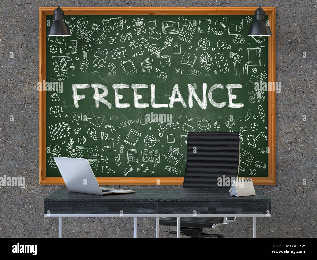 Freelance - Hand auf grüne Tafel gezeichnet. Stockfoto