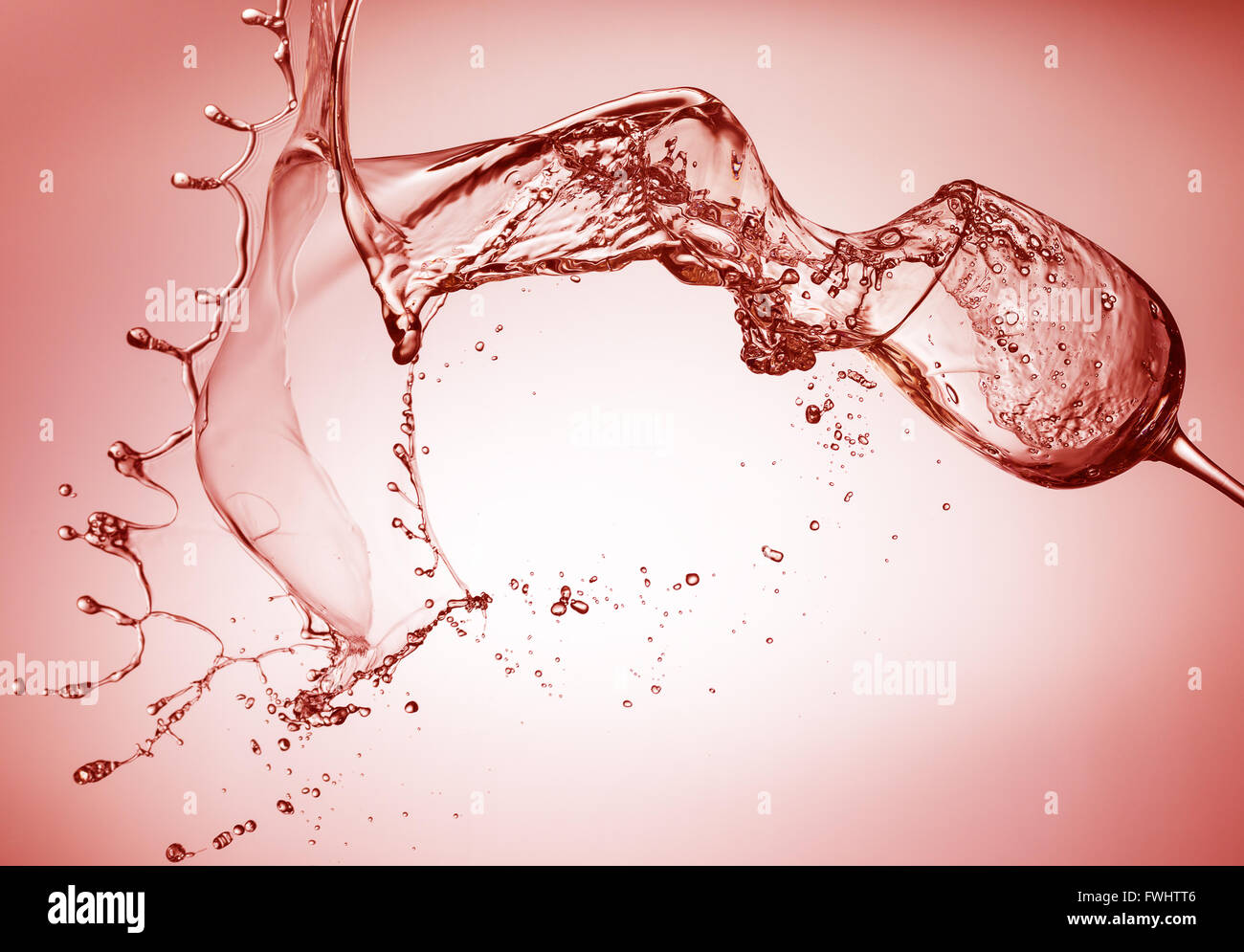Wein Splash auf rotem Grund. Stockfoto