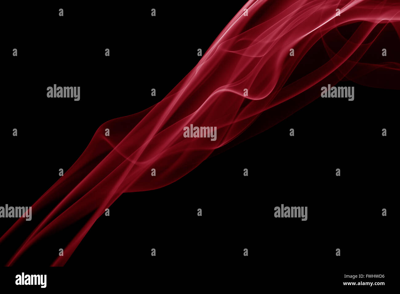 Red Smoke auf dem schwarzen Hintergrund. Stockfoto