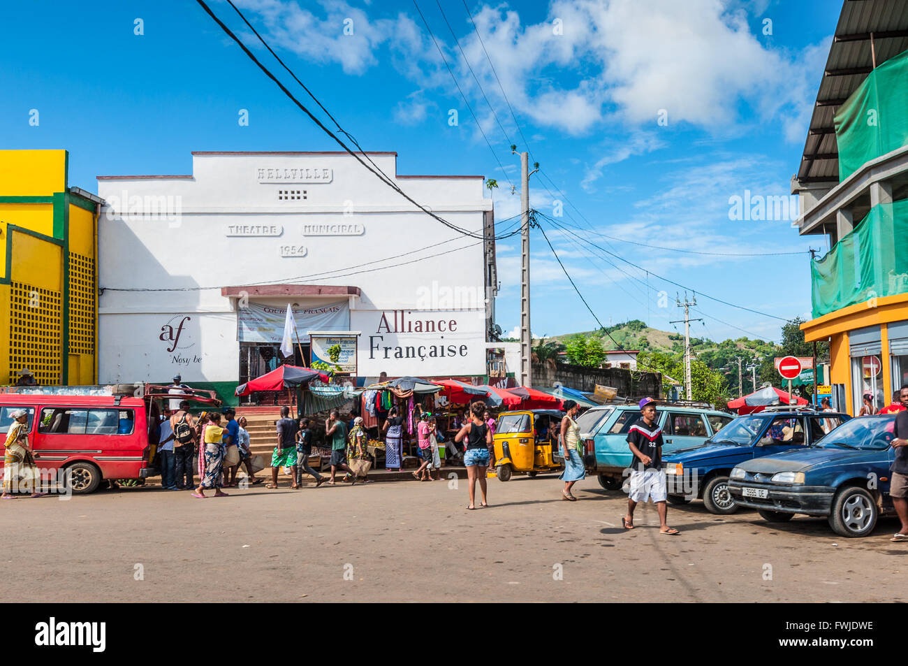 Madagassen in der Nähe von Teatro Municipal in Hell-Ville, eine Stadt auf der Insel Nosy Be Stockfoto
