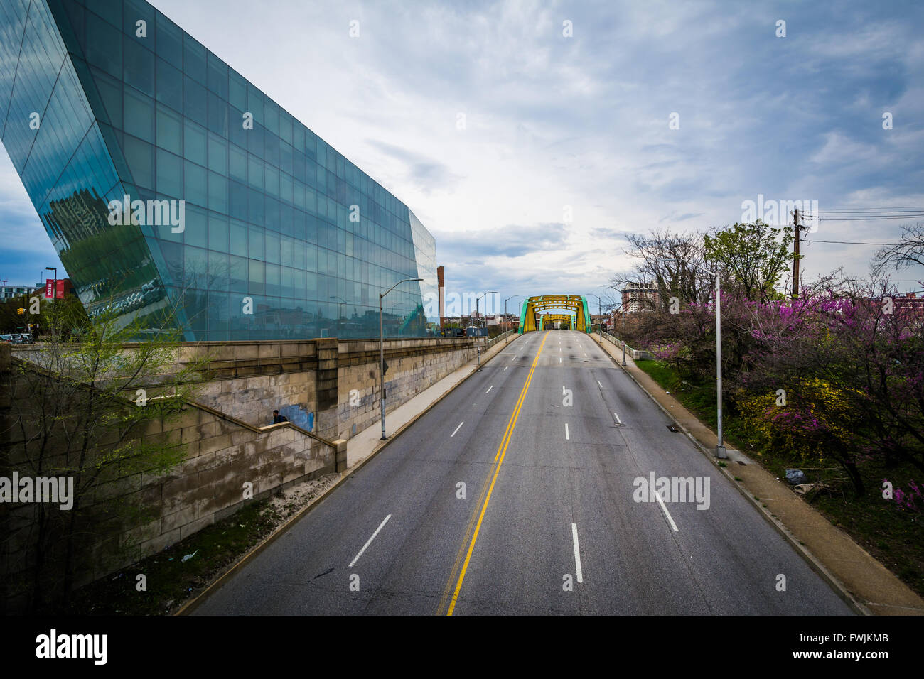 Blick auf die Howard Street von Mont-Royal Avenue, in Baltimore, Maryland. Stockfoto