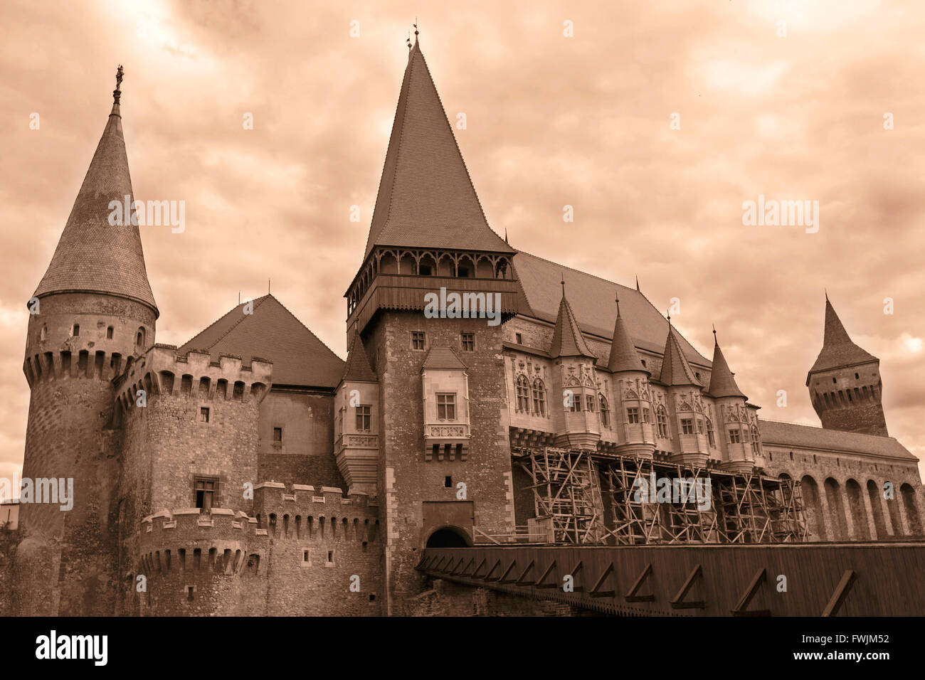 Corvin Burg Hunedoara, Sepia-Stil, Siebenbürgen, Rumänien Stockfoto