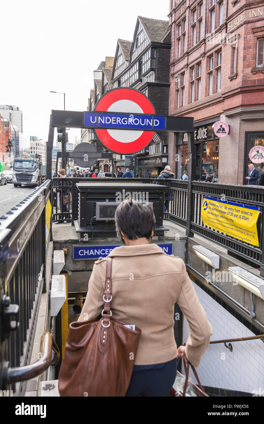 Chancery Lane tube station mit Heftung Inn Gebäude in High Holborn, London, UK. Stockfoto