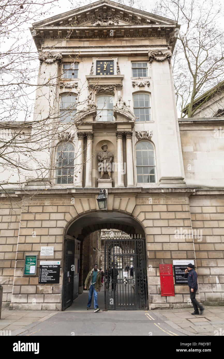 King Henry V111 Tor am St. Bartholomew's Hospital in West Smithfield, central London, UK Stockfoto