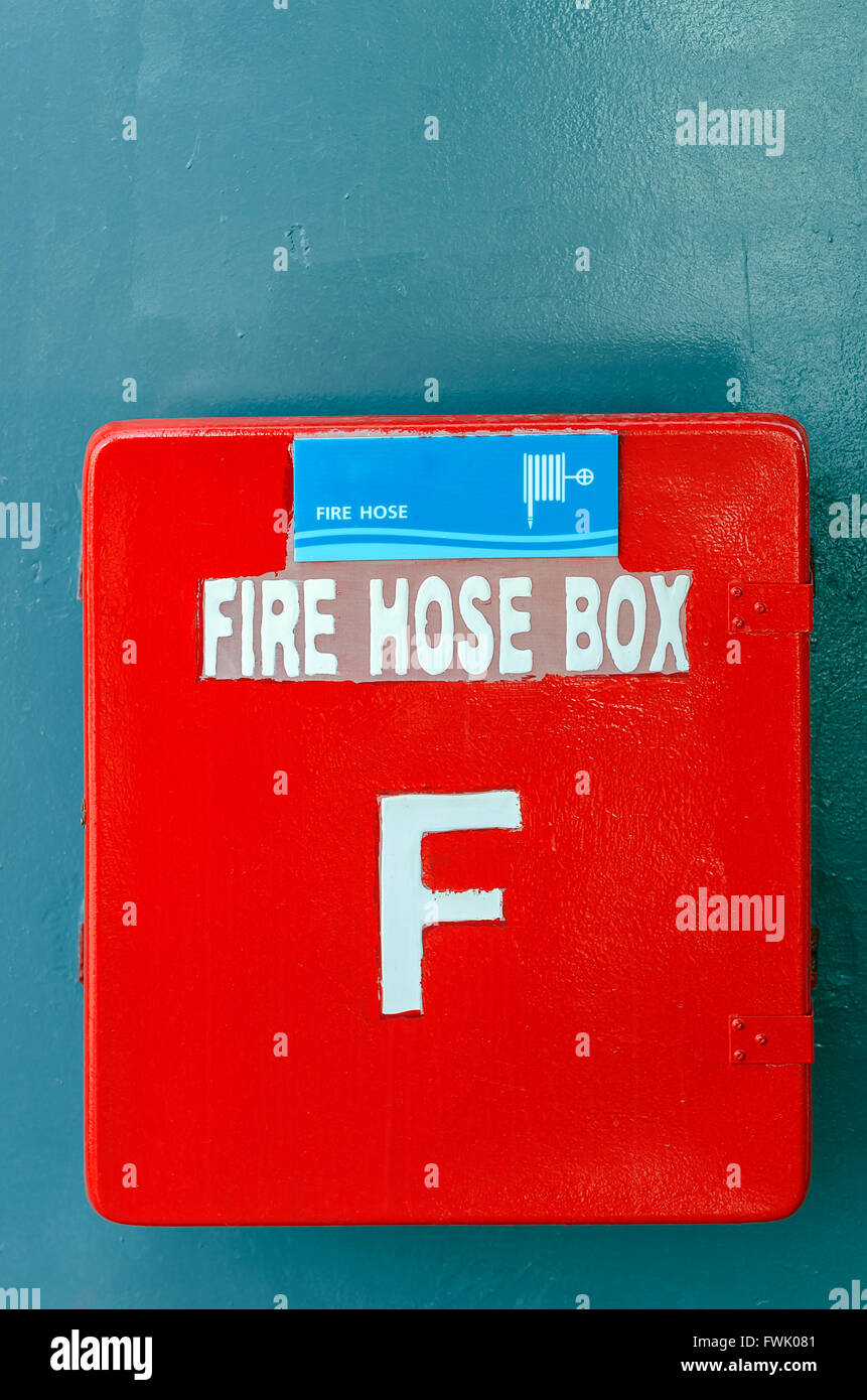 Feuerwehrschlauch Schrank auf dem Boot Stockfotografie - Alamy