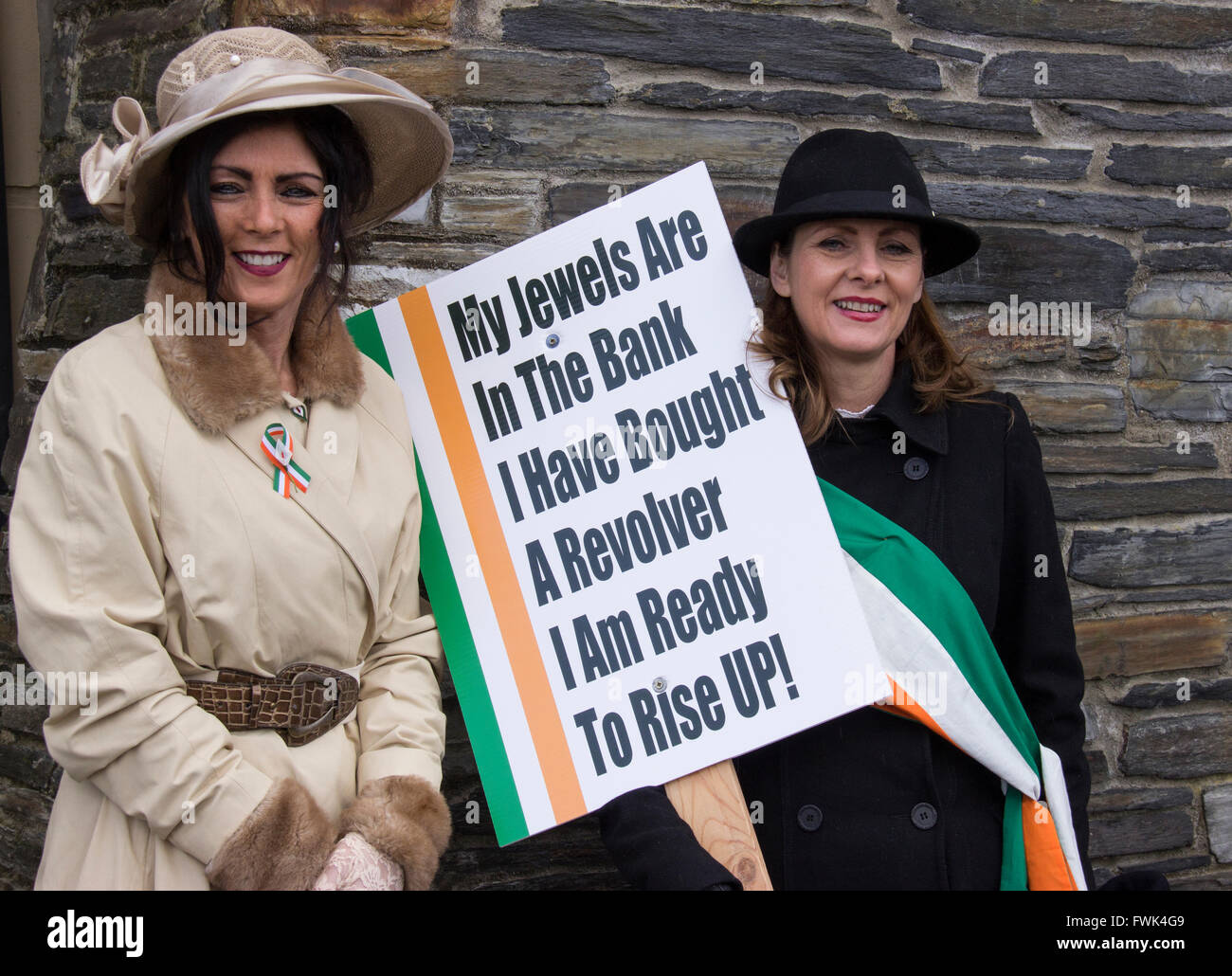Teilnahme an dem Marsch in Derry zum Gedenken an den 100. Jahrestag der Osteraufstand in Dublin Stockfoto