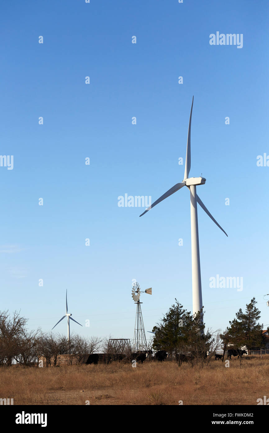 Wind Powered elektrische Generatoren in der Nähe von San Angelo, Texas, USA Stockfoto