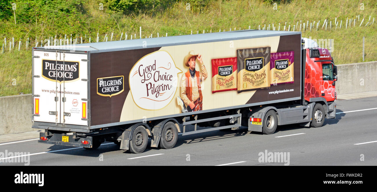 Transportlogistik Lieferkette über NFT LKW LKW & artikuliert Anhänger Werbung Pilger Wahl Cheddar Käse Marke England UK Autobahn Stockfoto