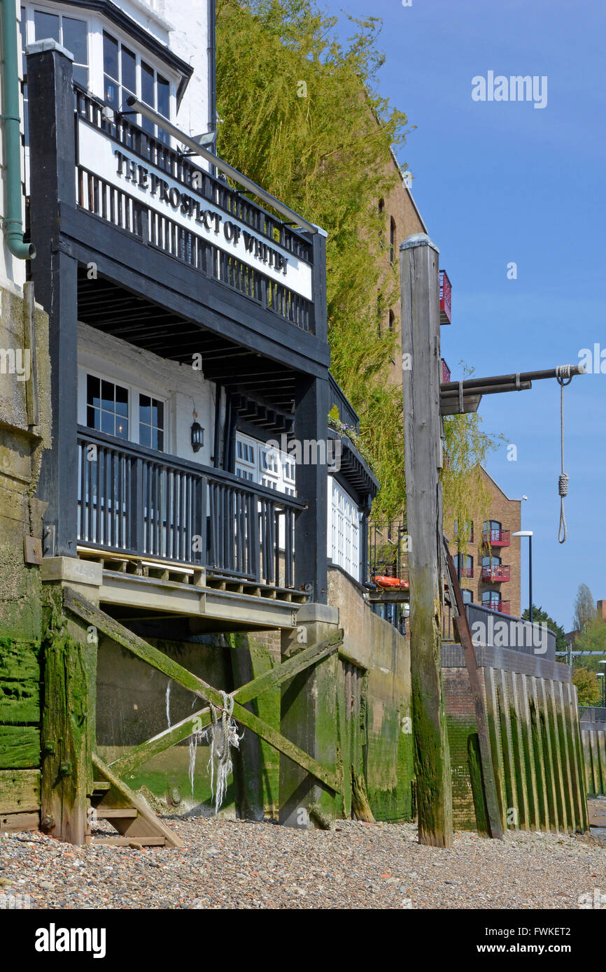Berühmtes Riverside Prospect of Whitby historisches öffentliches Haus Themse Vorwärts bei Ebbe mit Hangmans Schlinge Wapping East End of London England UK Stockfoto