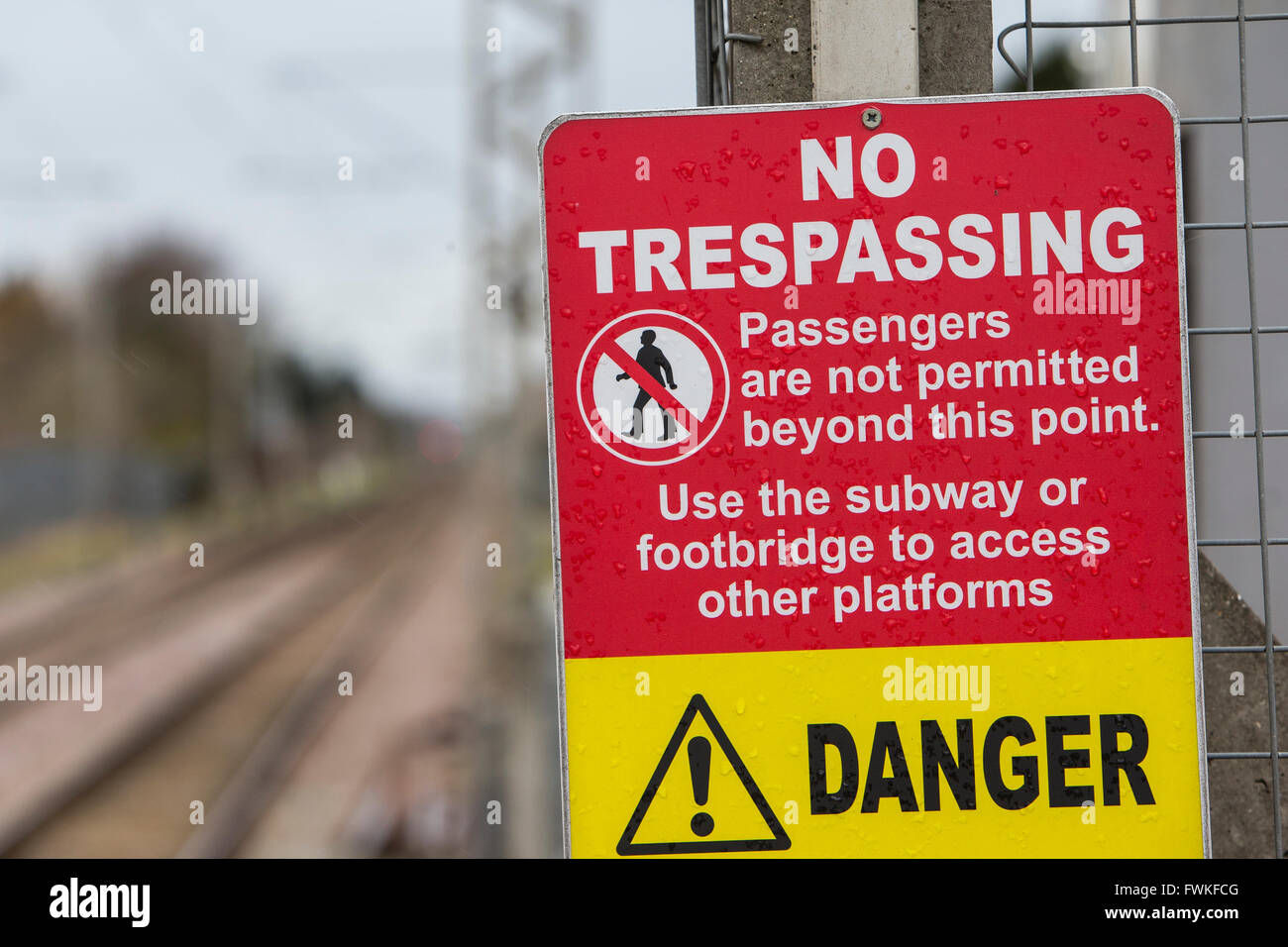 Kein Hausfriedensbruch Gefahr Warnung Schild Schilder Eisenbahn Eisenbahn London UK Stockfoto