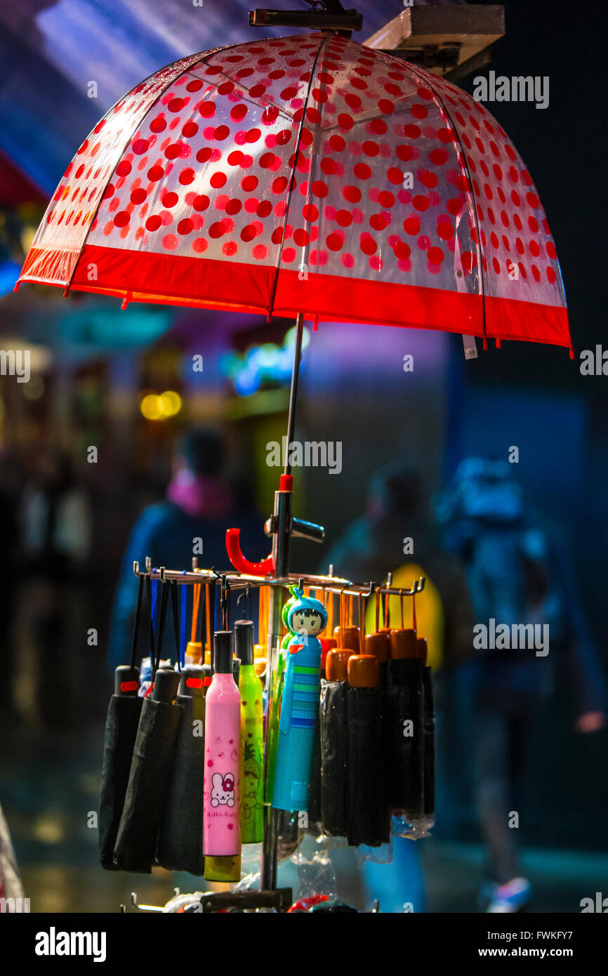 Sonnenschirme im Regen, Chinatown China Town London Stockfoto