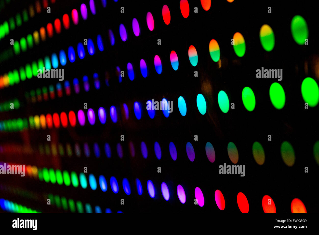 Disco Lichter Regenbogen Farben Farben LED am Londoner Southbank Stockfoto