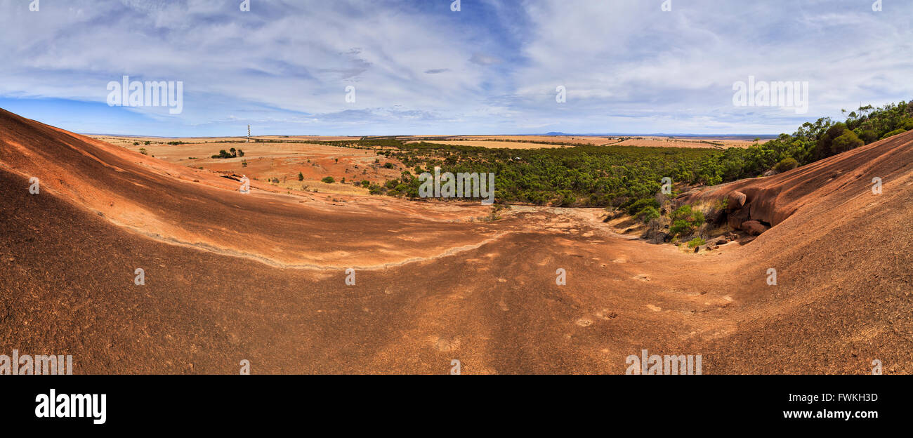 Weiten Panoramablick von der Spitze des Mount Wudinna in SOuth Australia in Richtung umgebenden landwirtschaftlichen Höfen und Feldern Stockfoto