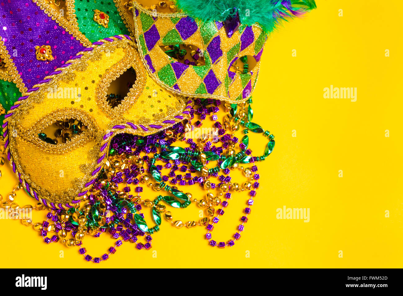 Eine Gruppe von Karneval Maske mit Perlen Stockfoto