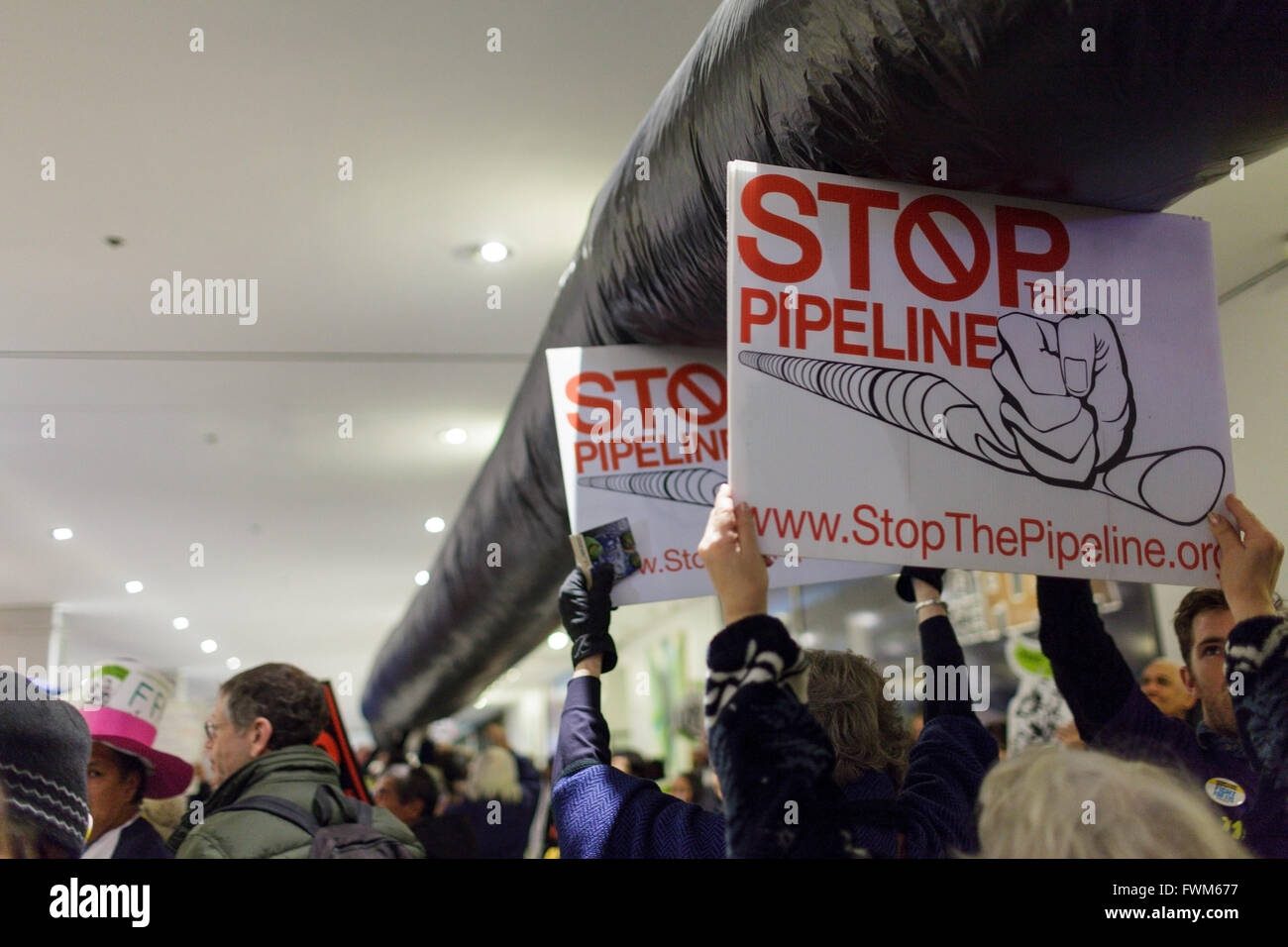 Protest, Erdgas-Pipeline wertvermehrende in New York State, USA zu stoppen. Stockfoto