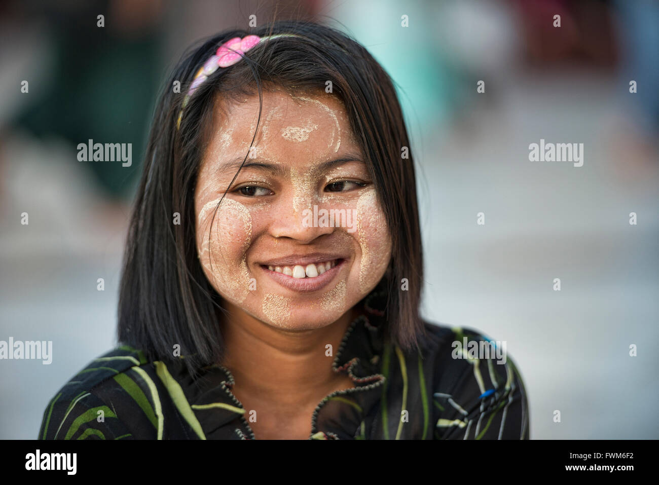 Porträt von einem Straßenhändler, Yangon, Myanmar Stockfoto