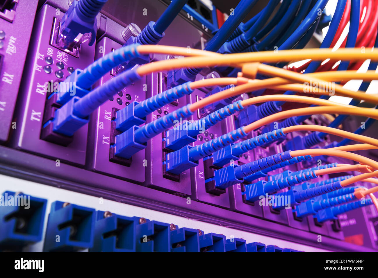 Glasfaser-Anschluss auf Kern Netzwerk swtich Stockfoto
