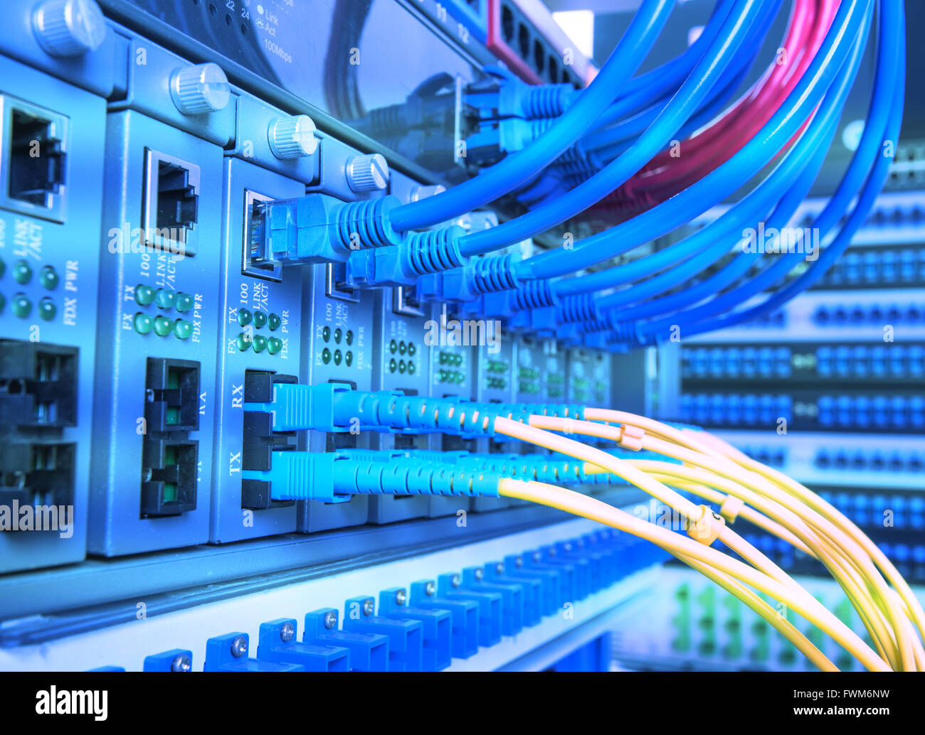 Glasfaser-Anschluss auf Kern Netzwerk swtich Stockfoto