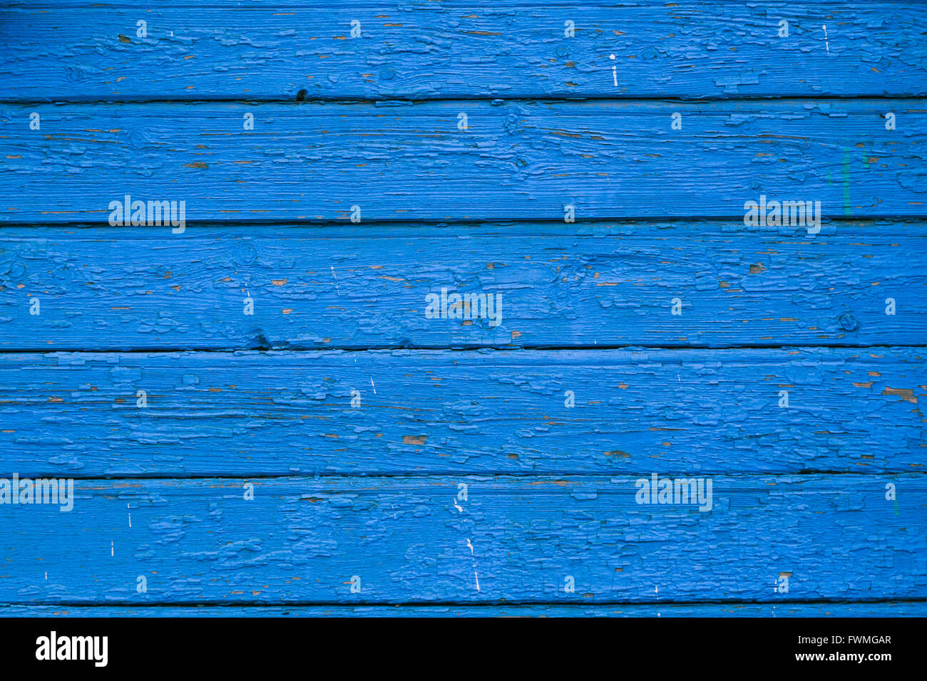 Alte blaue rissige Lack auf Holz Hintergrund Stockfoto