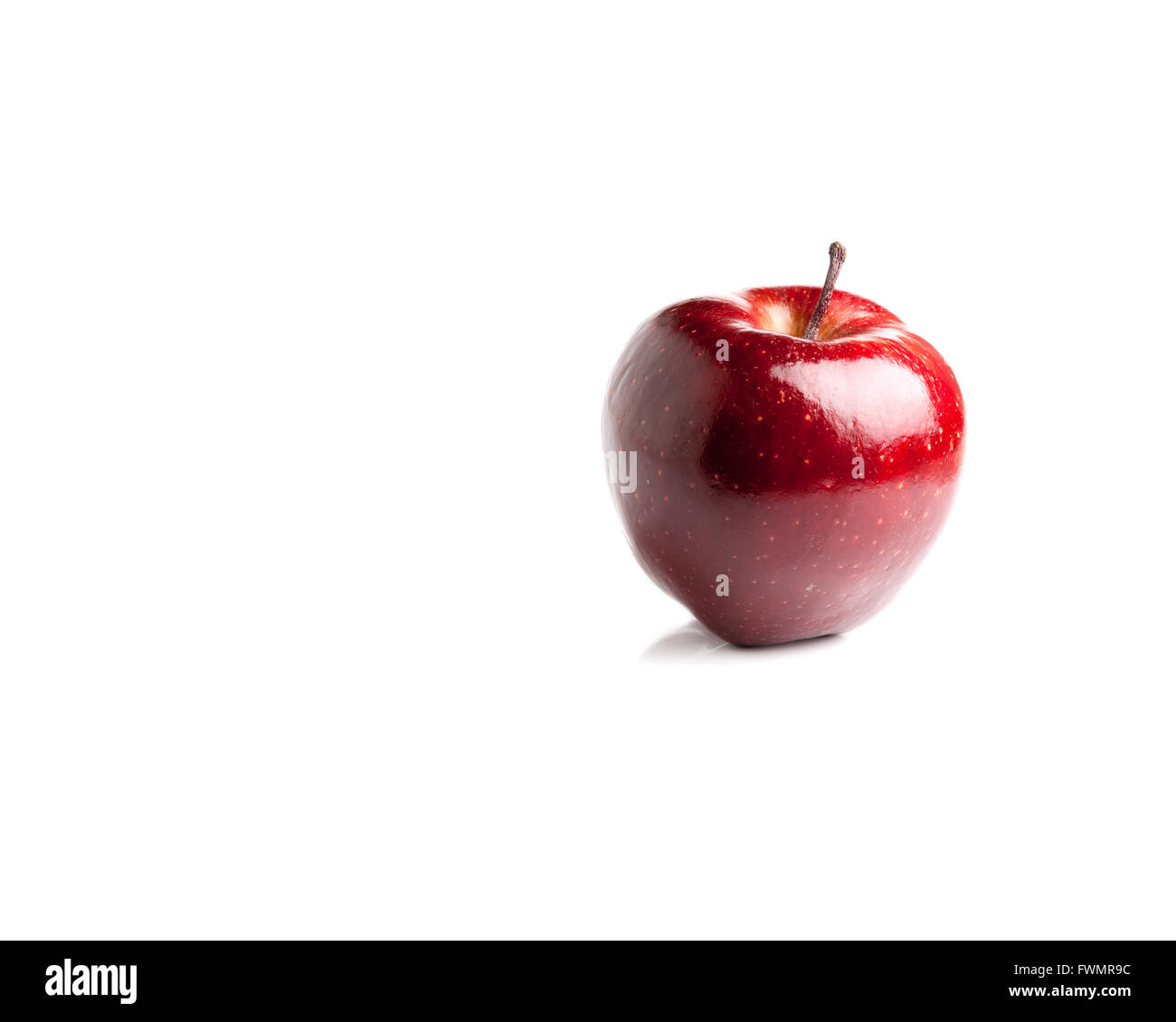 Red Delicious Apfel auf einem weißen Hintergrund mit textfreiraum geeignet für gesunde Ernährung Hintergründe oder Konzepte Stockfoto
