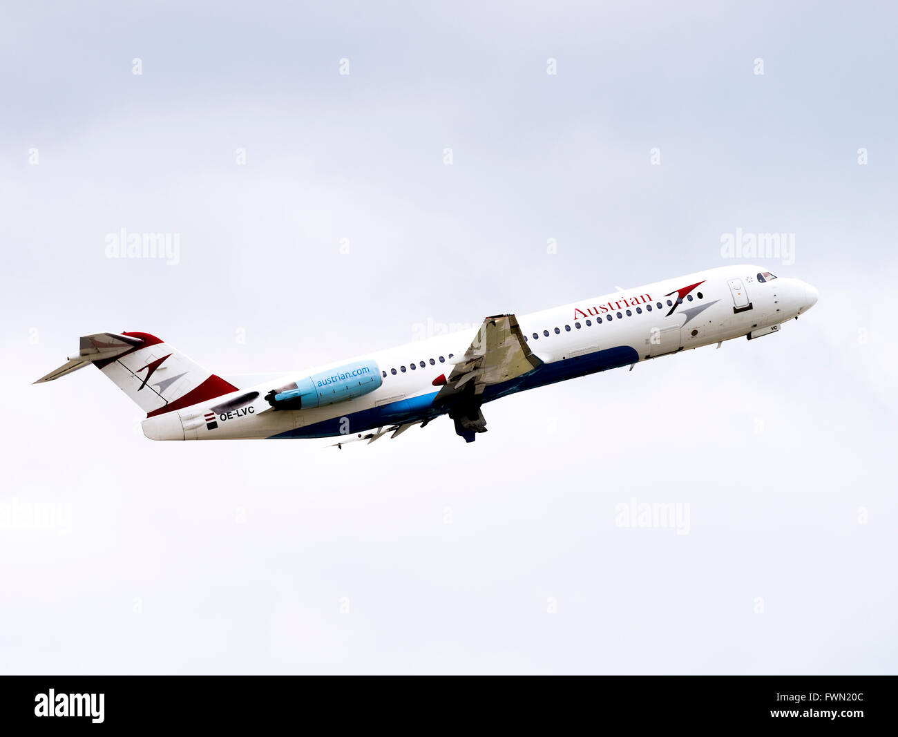 Austrian Airlines Fokker F100 Airliner OE-LVC vom internationalen Flughafen Manchester England Vereinigtes Königreich UK Stockfoto