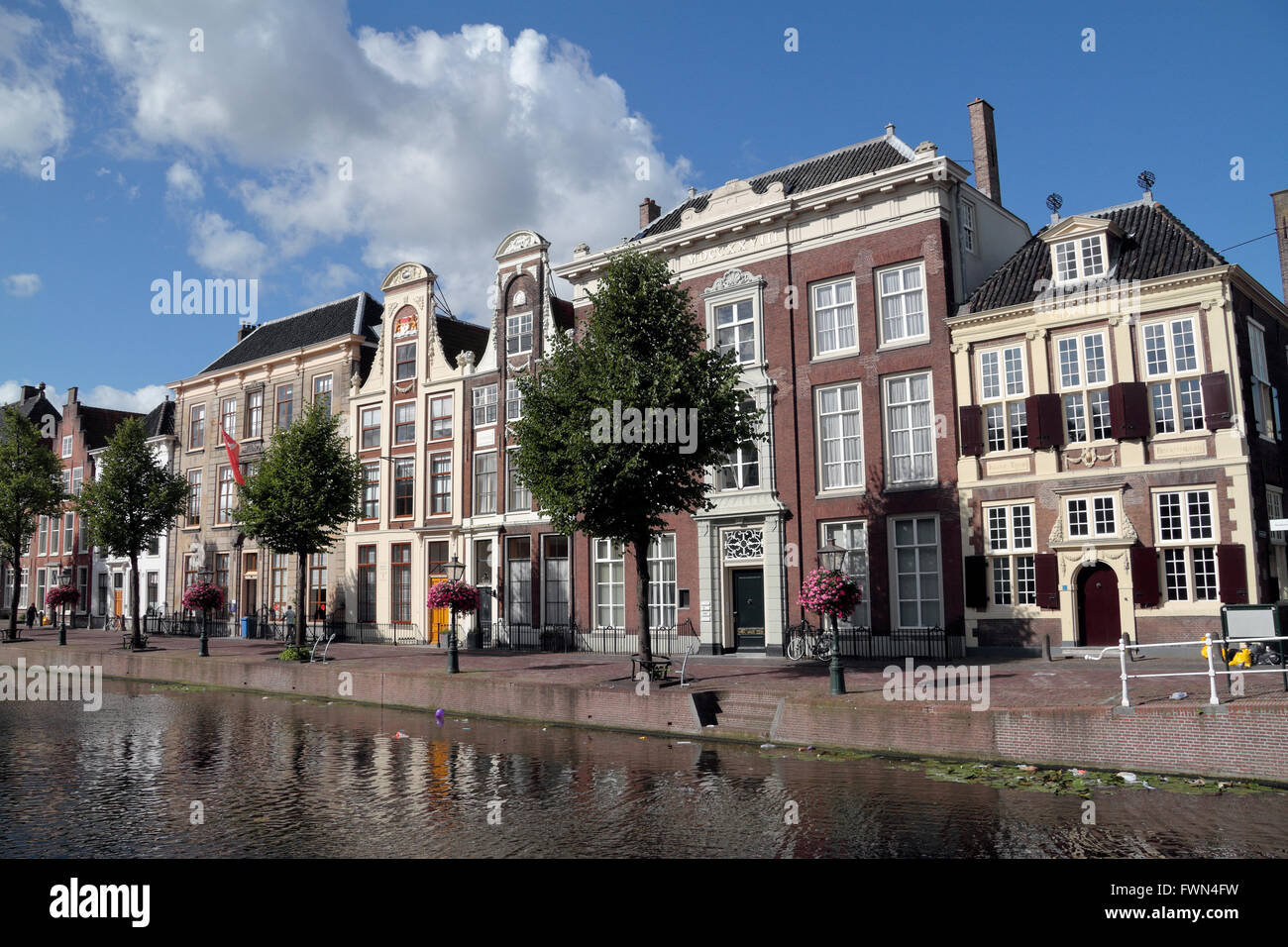 Prinsengracht Seite Häuser in Leiden, Südholland, Niederlande. Stockfoto