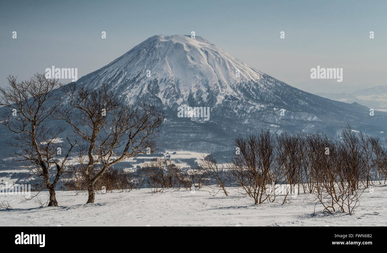 Mount Yōtei, ein inaktiver Vulkan im Shikotsu-Toya-Nationalpark, Hokkaidō, Japan. Stockfoto