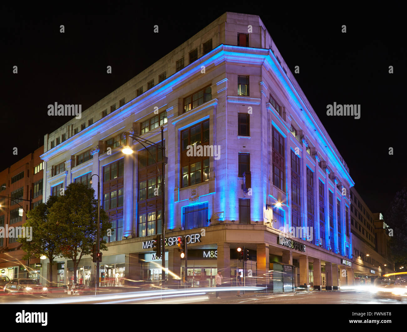 Marks & Spencer Gebäude in der Oxford Street in London bei Nacht beleuchtet Stockfoto