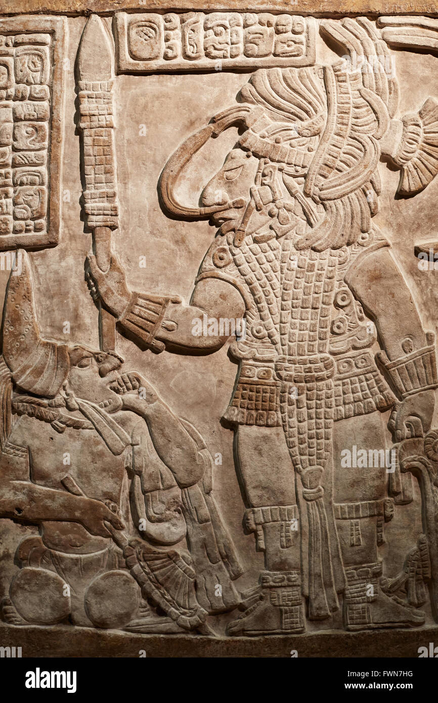 Maya Flachrelief in Stein im British Museum in London Stockfoto
