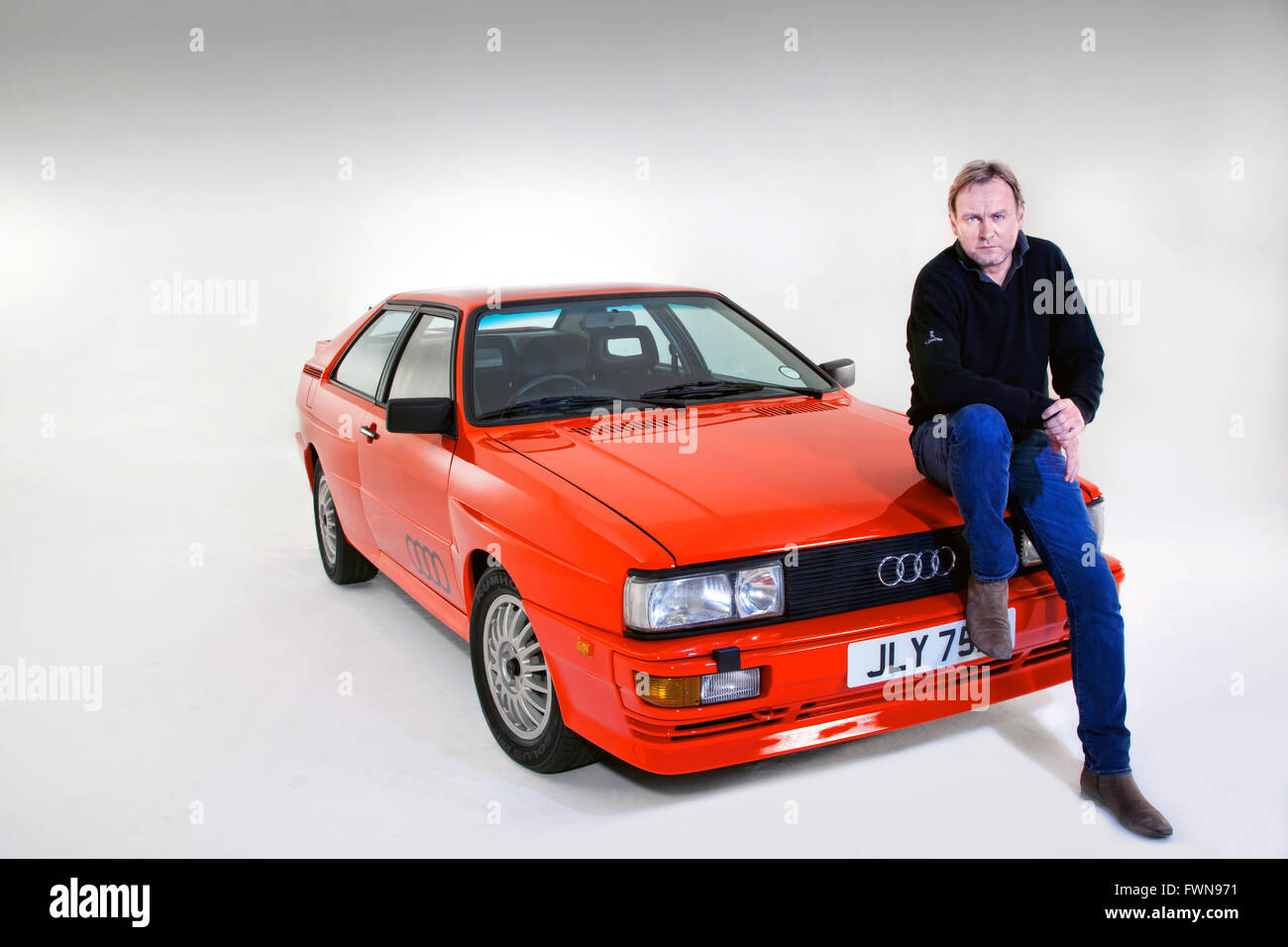 Schauspieler Phil Glenister mit der Fernsehshow "Ashes to Ashes" Audi Quattro Coupe Stockfoto