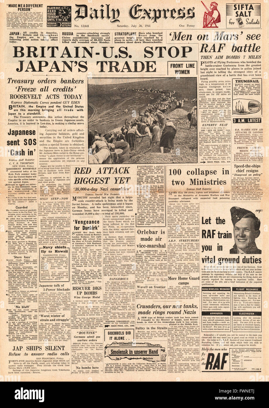 1941 Titelseite Daily Express England und USA stoppen alle mit Japan und russische Frauen Handel Graben Verteidigung gegen deutschen Vormarsch Stockfoto