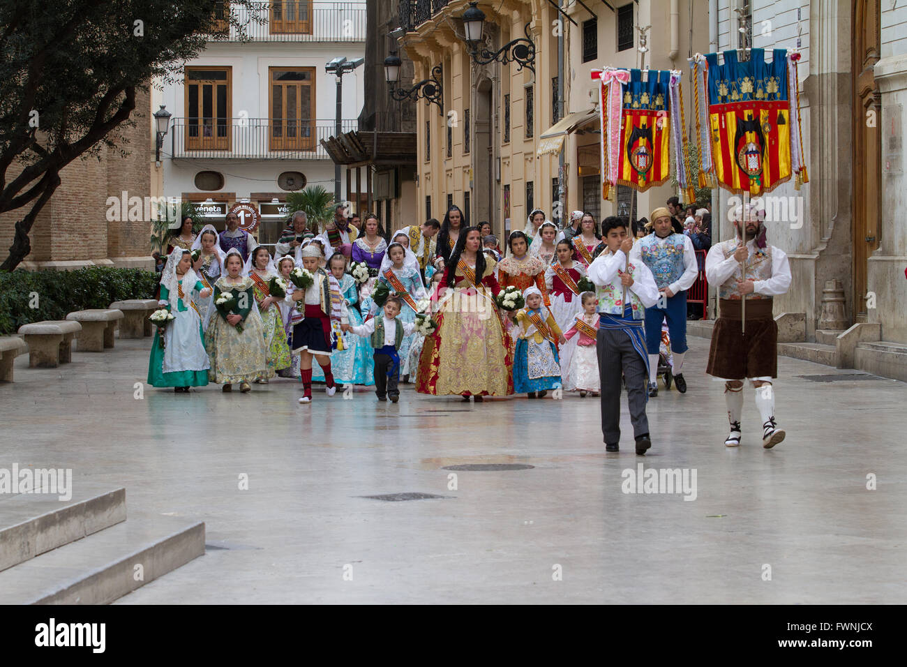 Heilige Prozession auf das jährliche Angebot der Dame der verlassenen während der Fallas Festival Valencia, Spanien Stockfoto