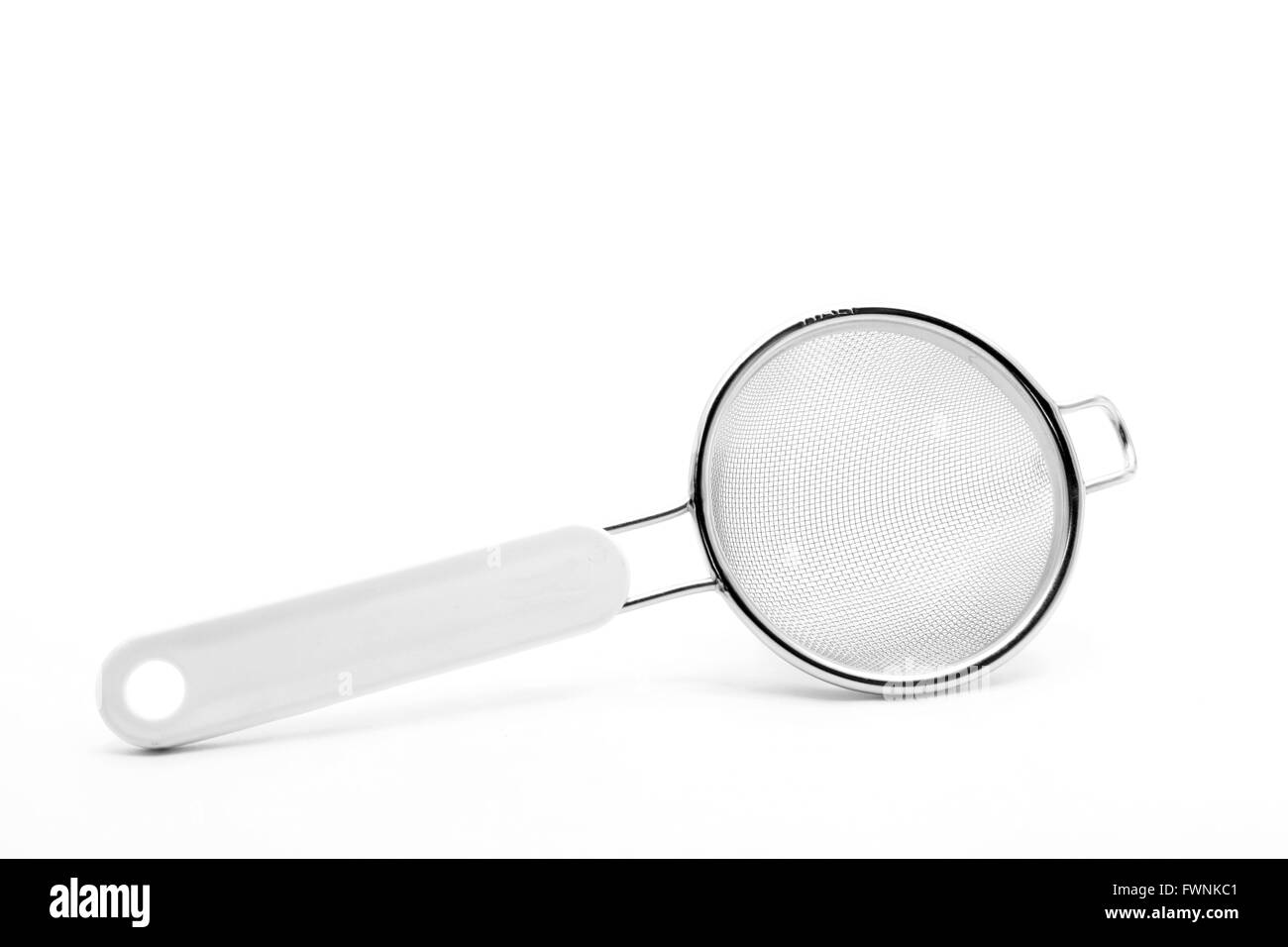 Sieb Utensil Küchenausstattung isoliert auf weiss Stockfoto