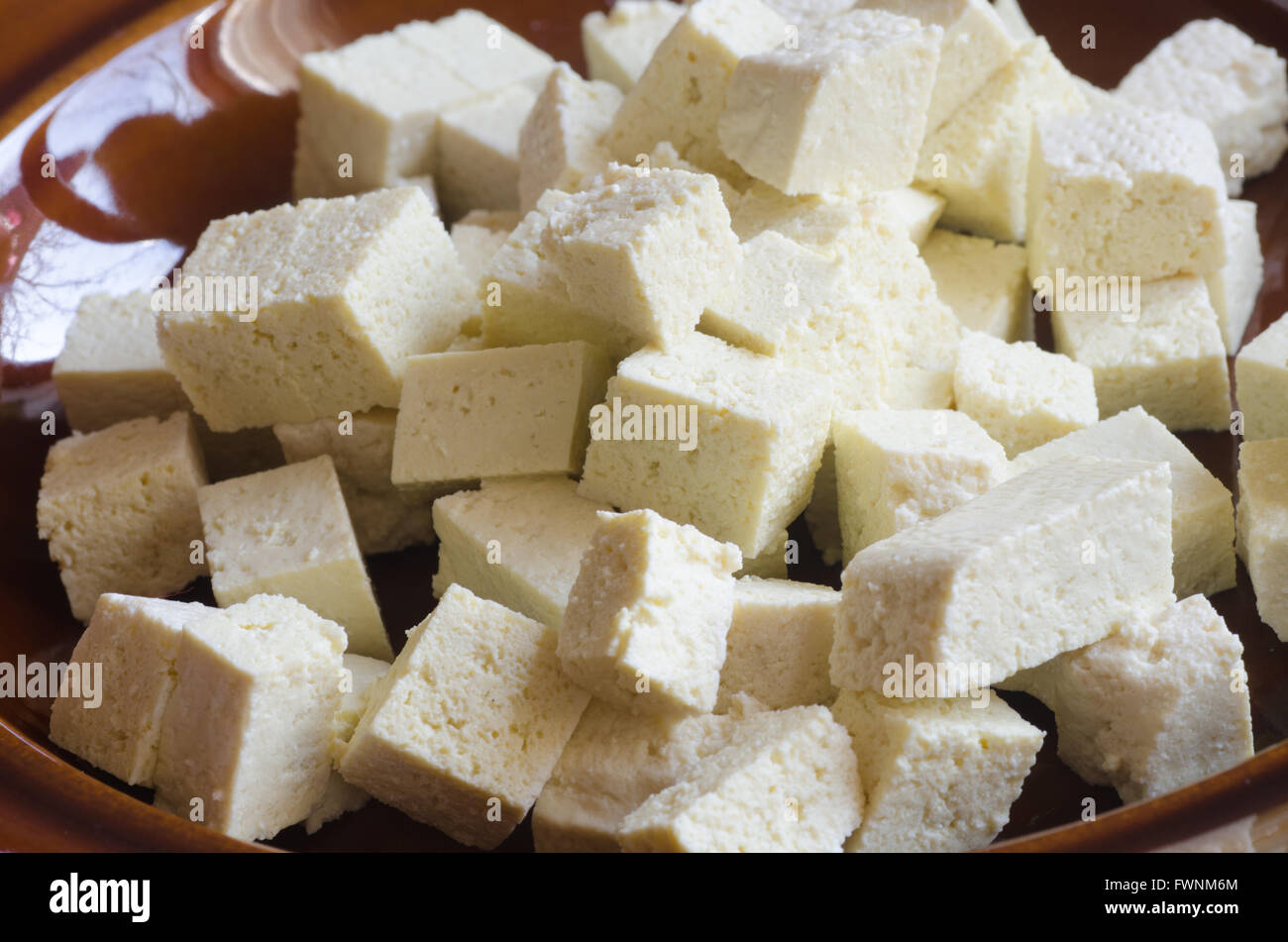 rohe Soja Tofu auf Tisch Stockfoto