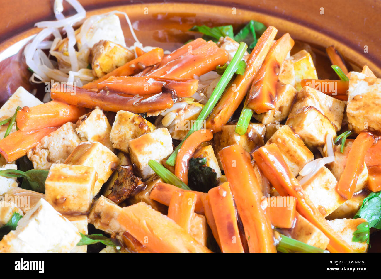 Gebratener Tofu mit Gemüse Mahlzeit Stockfoto