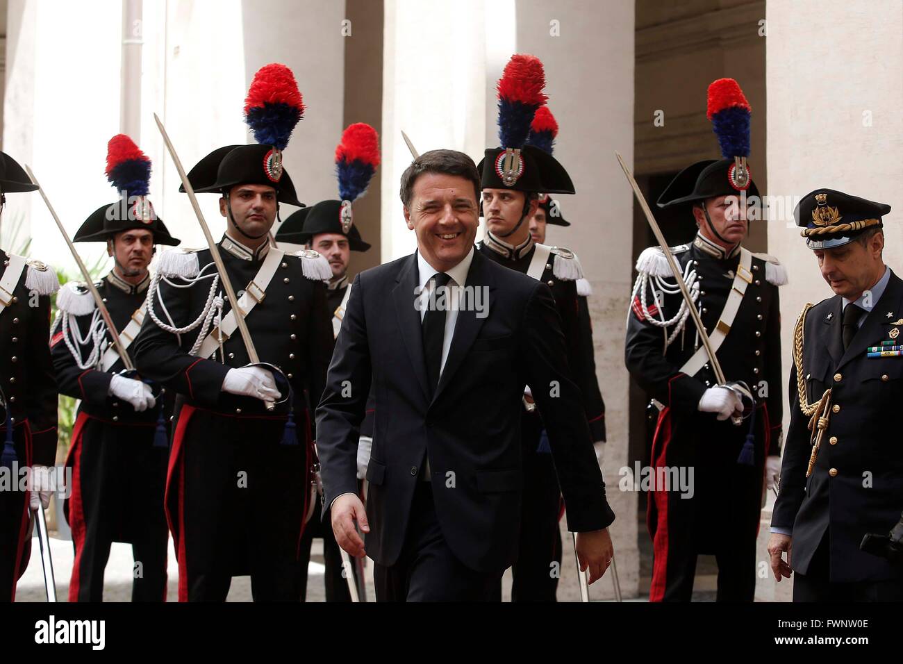 Rom, Italien. 6. April 2016. König Harald und Königin Sonja von Norwegen Ankunft. Bildnachweis: Insidefoto/Alamy Live-Nachrichten Stockfoto