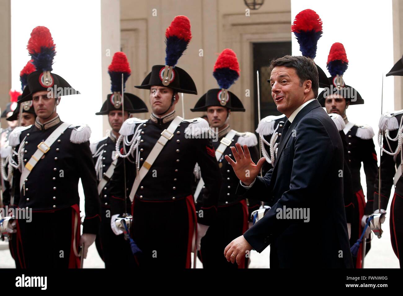 Rom, Italien. 6. April 2016. König Harald und Königin Sonja von Norwegen Ankunft. Bildnachweis: Insidefoto/Alamy Live-Nachrichten Stockfoto