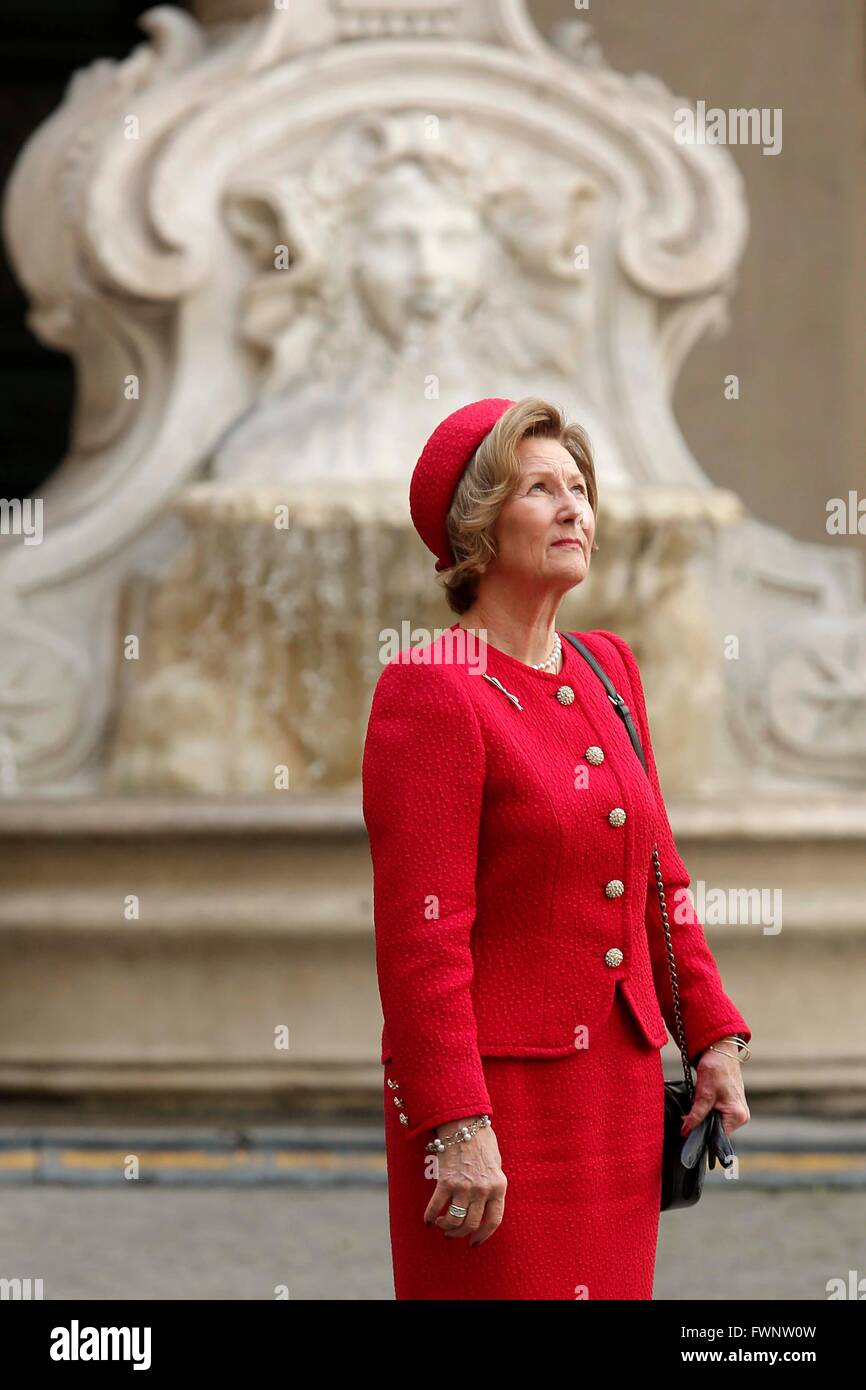 Rom, Italien. 6. April 2016. König Harald und Königin Sonja von Norwegen Ankunft. Bildnachweis: Insidefoto/Alamy Live-Nachrichten Stockfoto