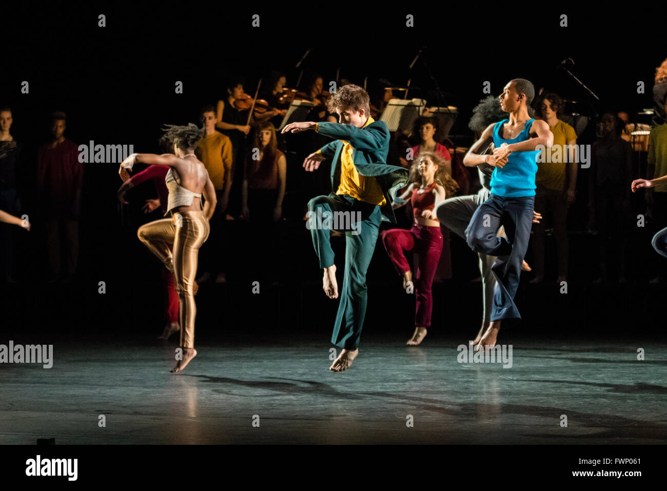 6. April 2016 - National Youth Dance Company London / Michael Keegan-Dolan In - Nocentes am Sadler es Wells Theatre vorhanden. Bildnachweis: Danilo Moroni/Alamy Live-Nachrichten Stockfoto