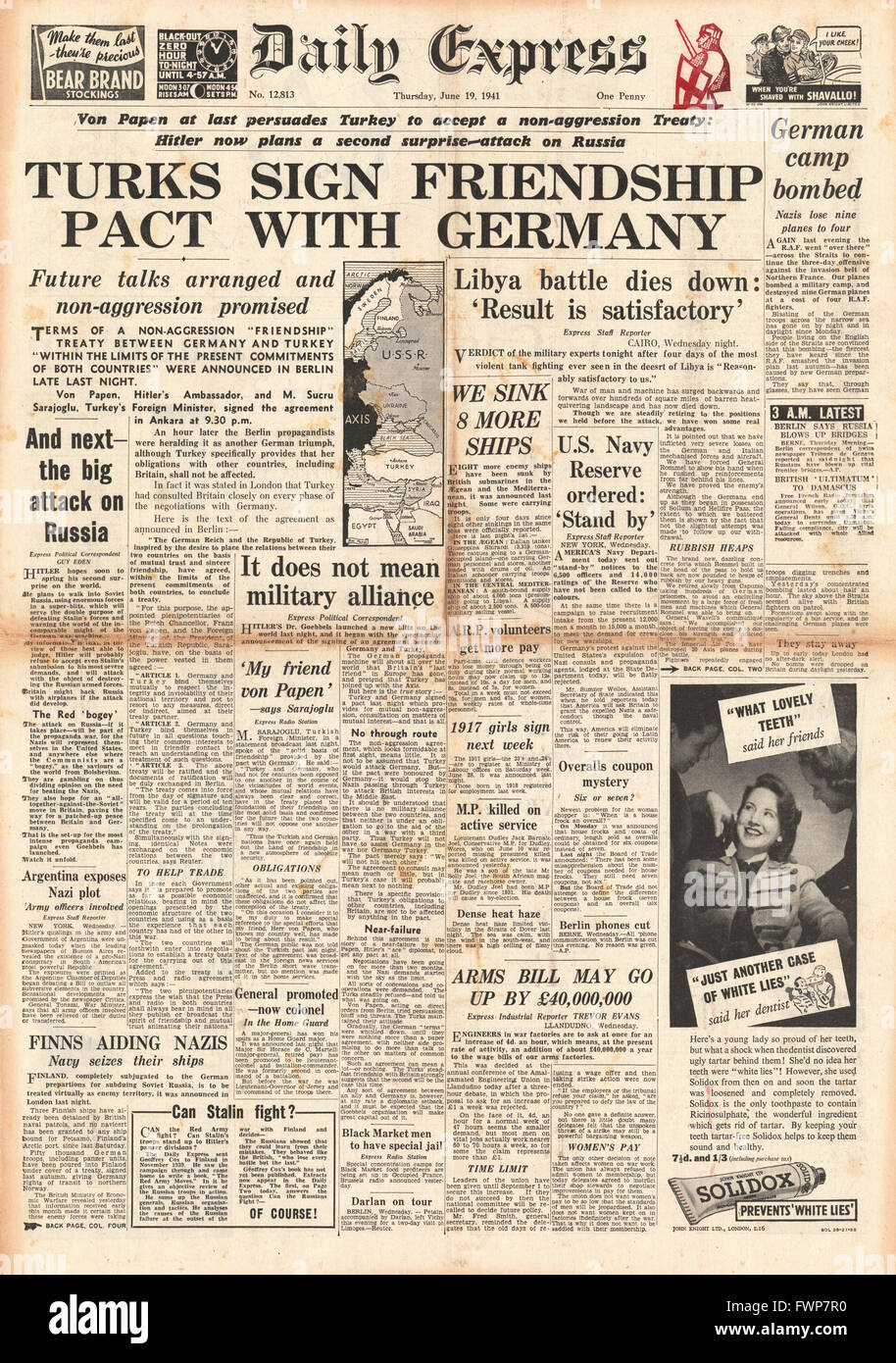1941-Titelseite Daily Express Türkei unterzeichnet Pakt mit Deutschland und Kampf um Syrien Stockfoto