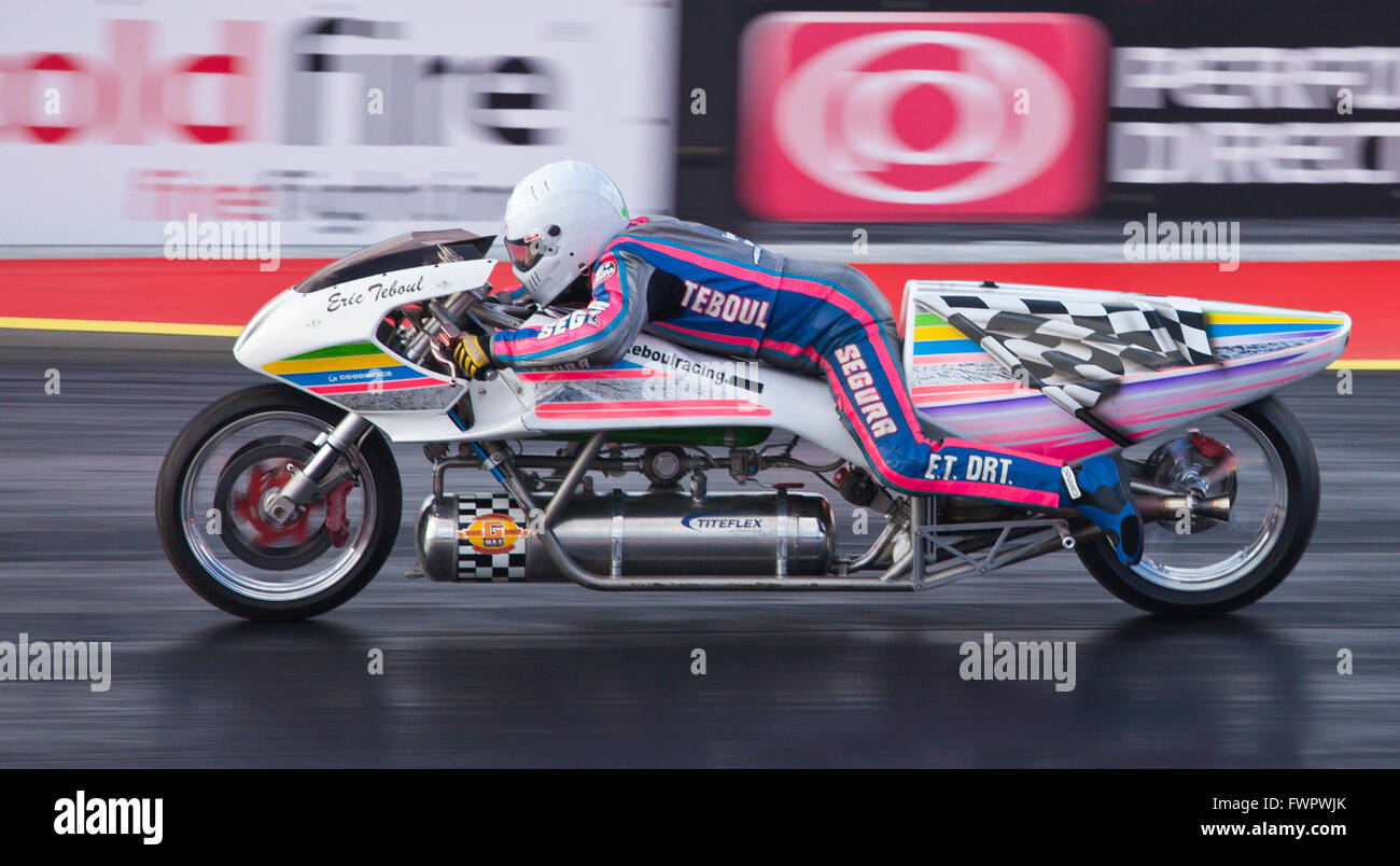 Eric Teboul auf seine Rakete angetrieben ziehen Fahrrad, auf dem Santa Pod Raceway, Stockfoto