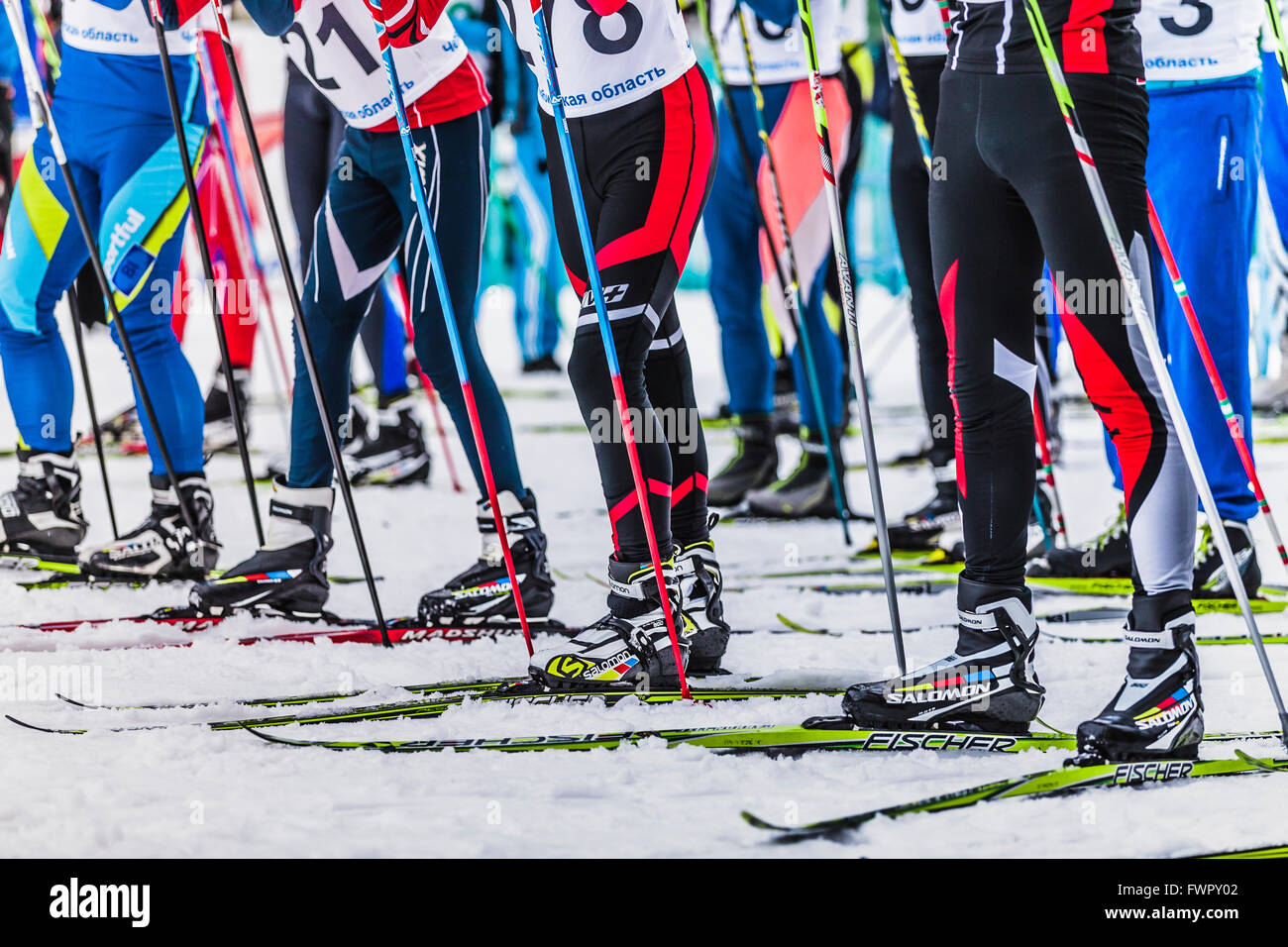 Kyshtym, Russland - 26. März 2016: Massenstart Männer Sportler Skifahrer während der Meisterschaft auf Langlauf Stockfoto