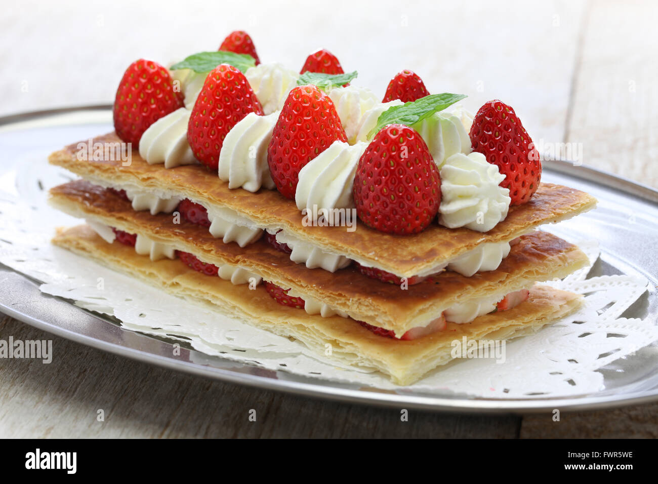 Mille Feuille Stockfotos und -bilder Kaufen - Alamy